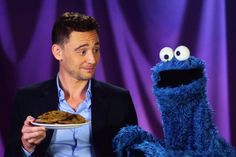 Tom Hiddleston e il Mostro dei Biscotti Muppets