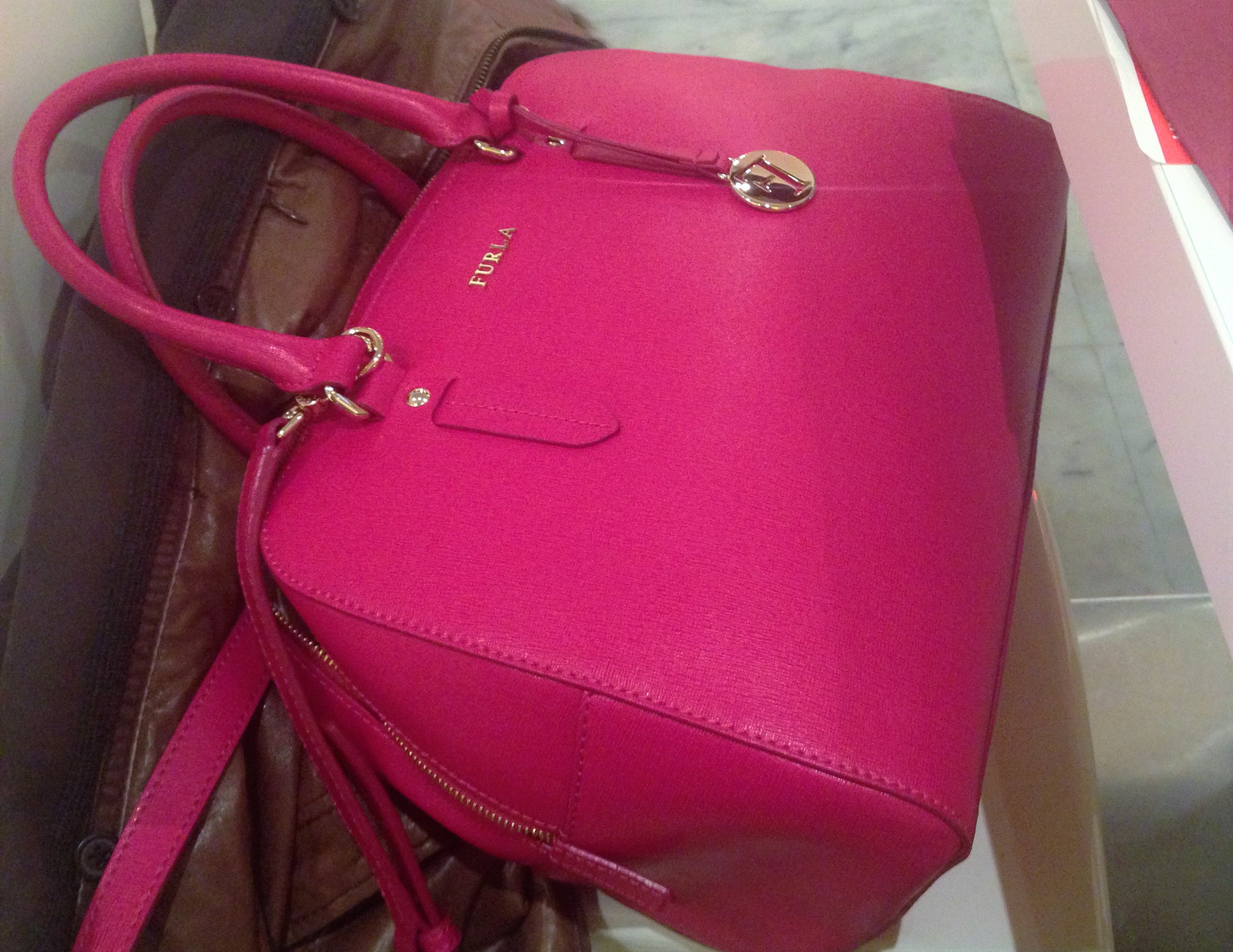 Fucsia is the new black - outlet di Furla